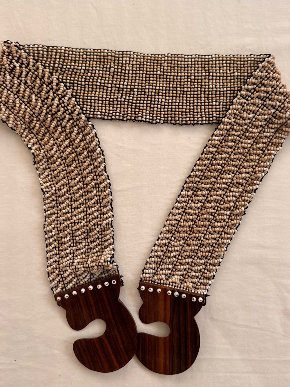 beaded belt with wooden buckle in Natural Beige